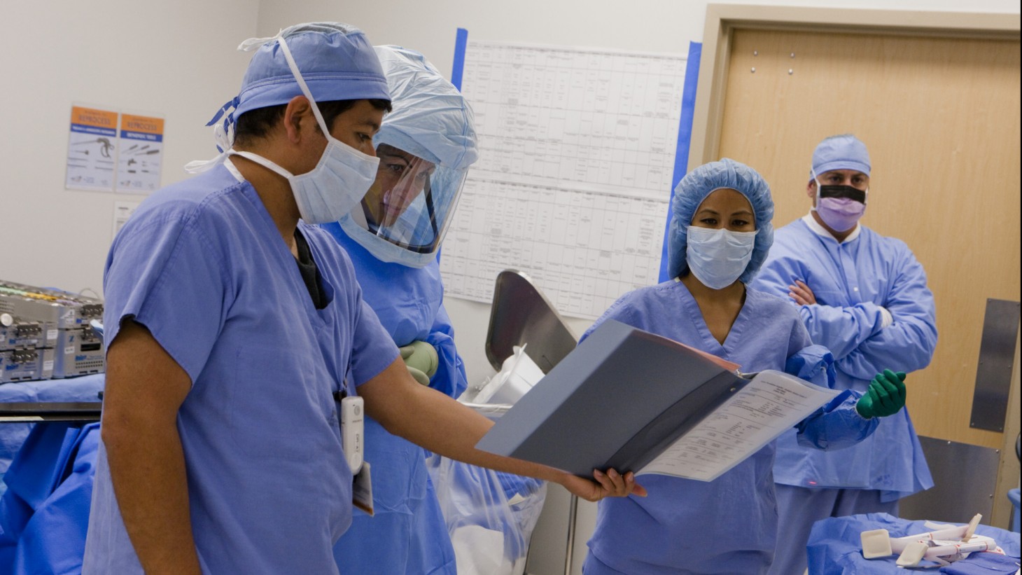 A team of surgeons gets ready to operate 